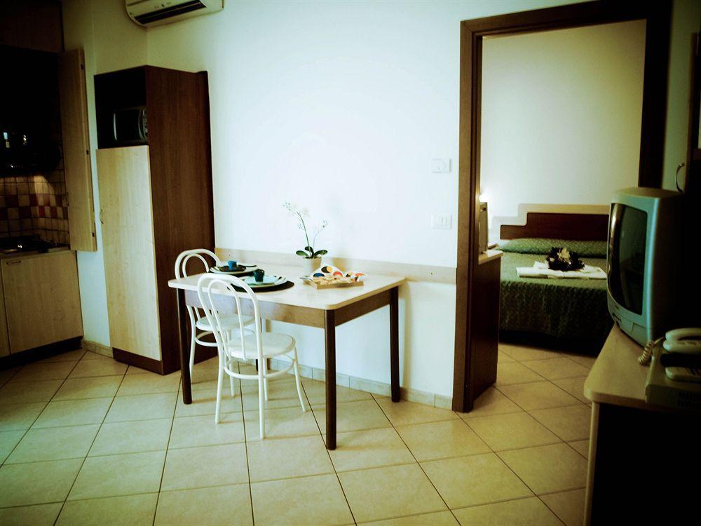 Residence Mediterraneo リミニ エクステリア 写真