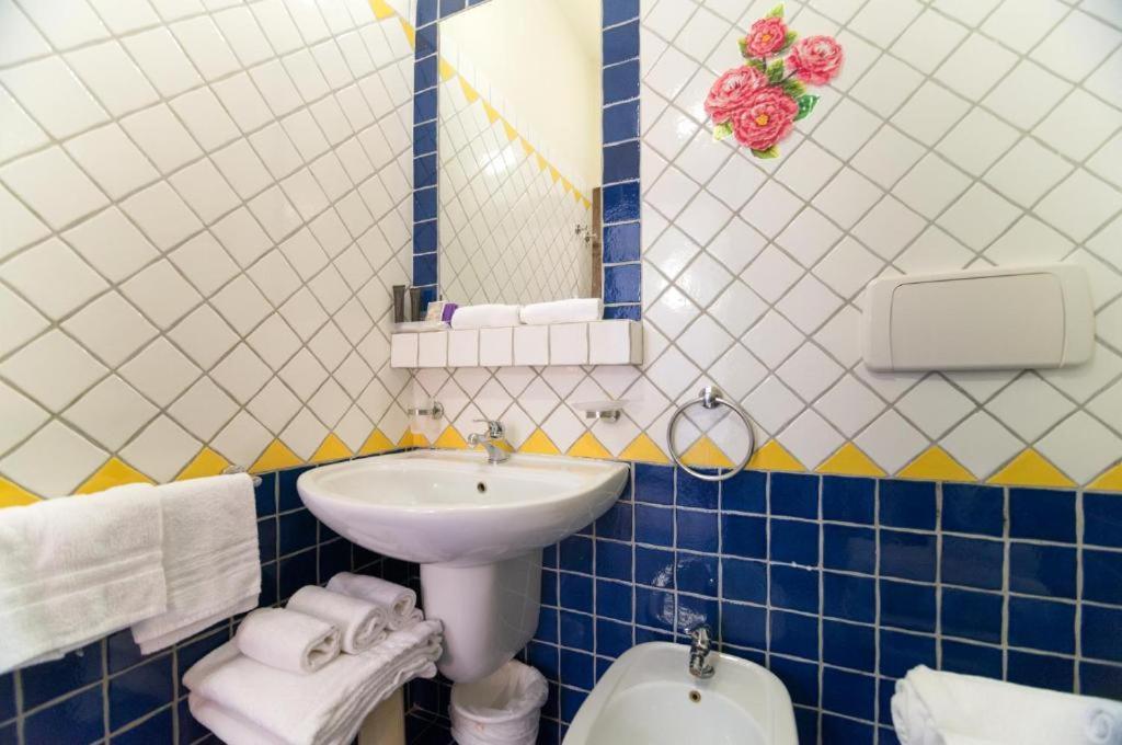 Residence Mediterraneo リミニ エクステリア 写真