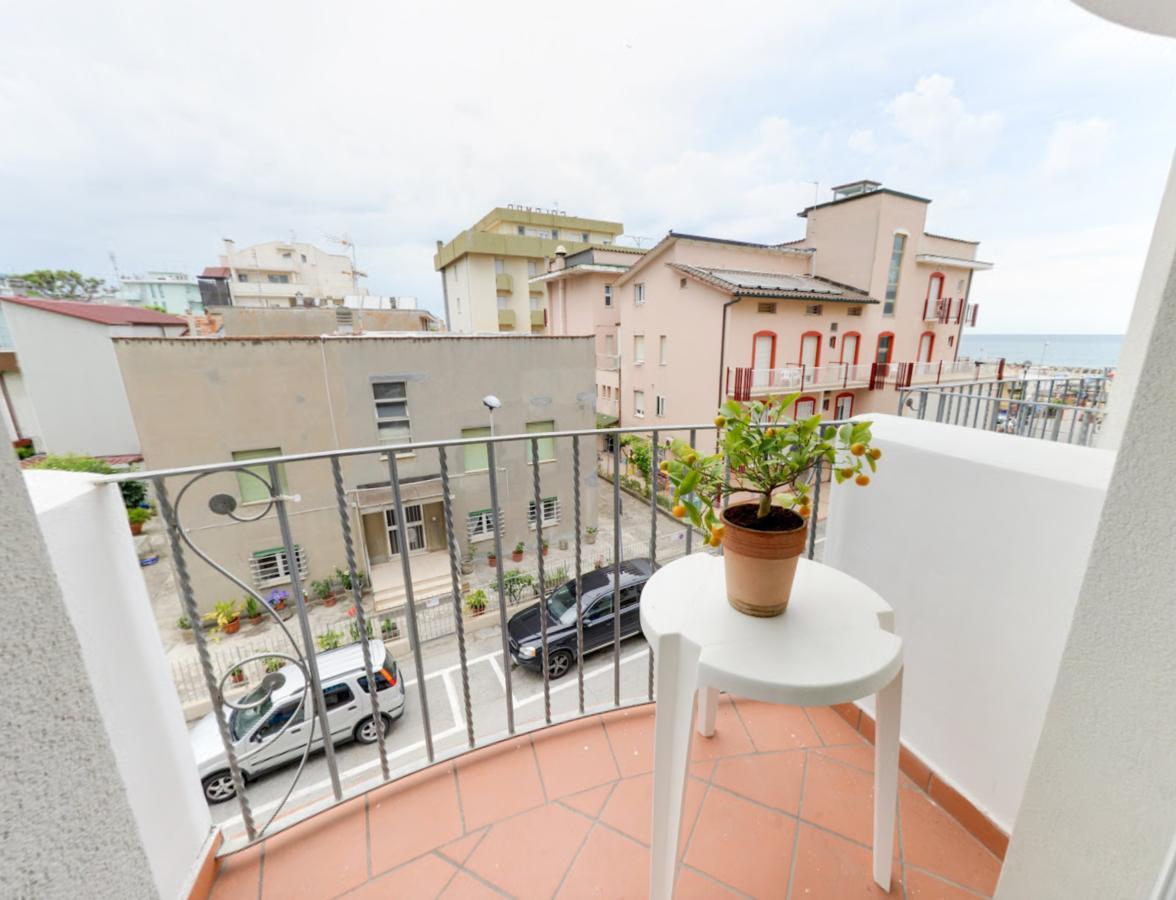 Residence Mediterraneo リミニ エクステリア 写真