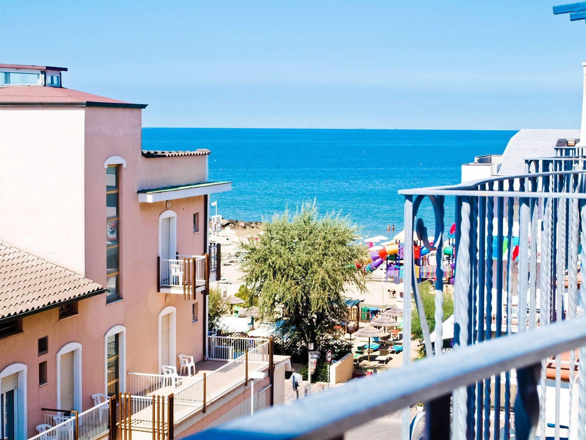Residence Mediterraneo リミニ エクステリア 写真